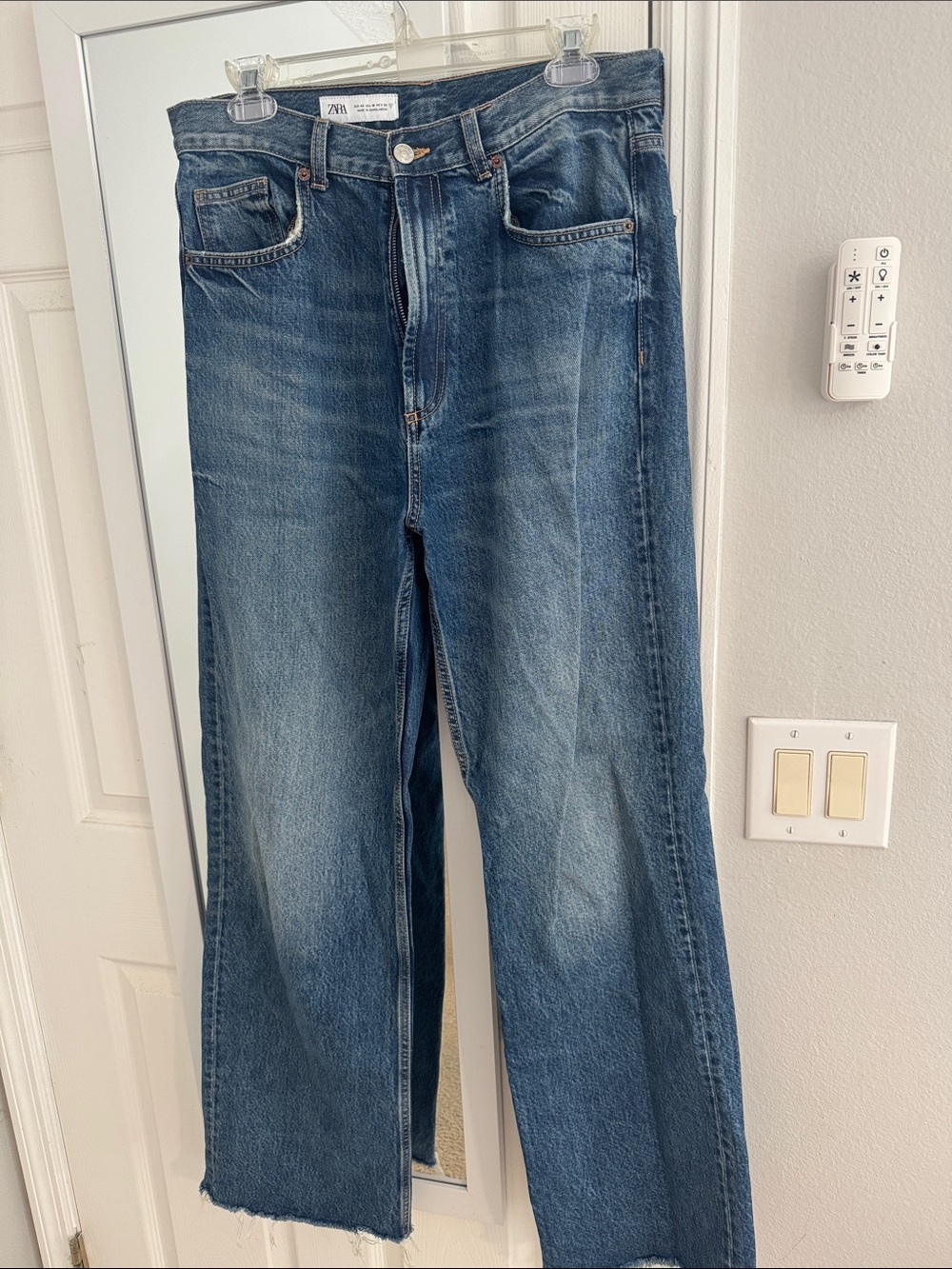 Zara women’s Medium Wash Straight Jeans
